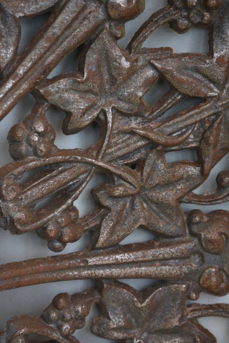 Antique Victorian Cast Iron Ceiling Rose, Ivy Leaf Design - Image 14